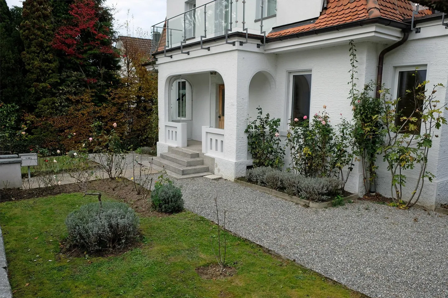 9 Zimmer-Einfamilienhaus mit grossem Umschwung und Seesicht - Foto 2 von 11