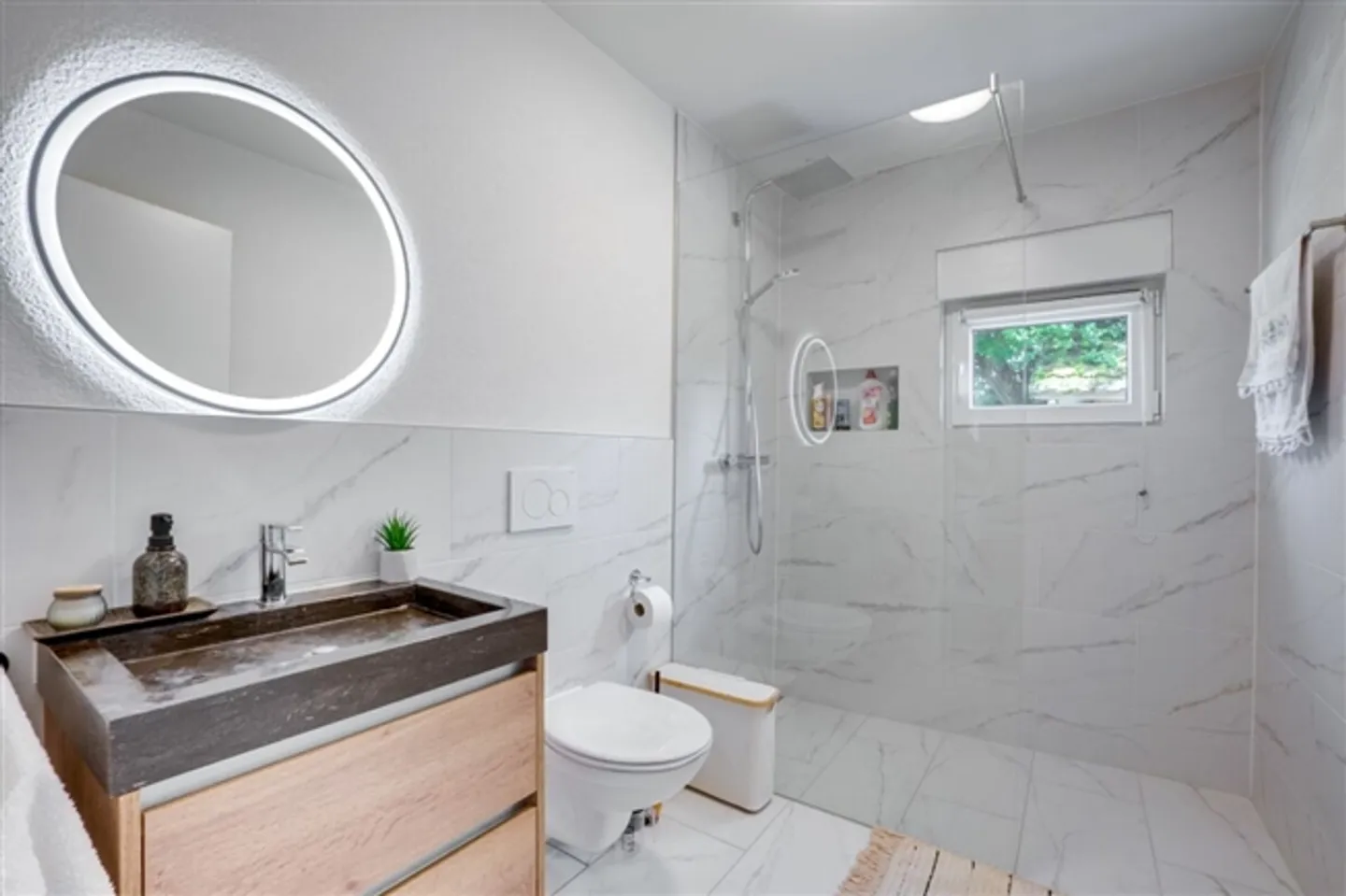 Casa unifamiliare moderna in una posizione adatta alle famiglie - Foto 13 di 20