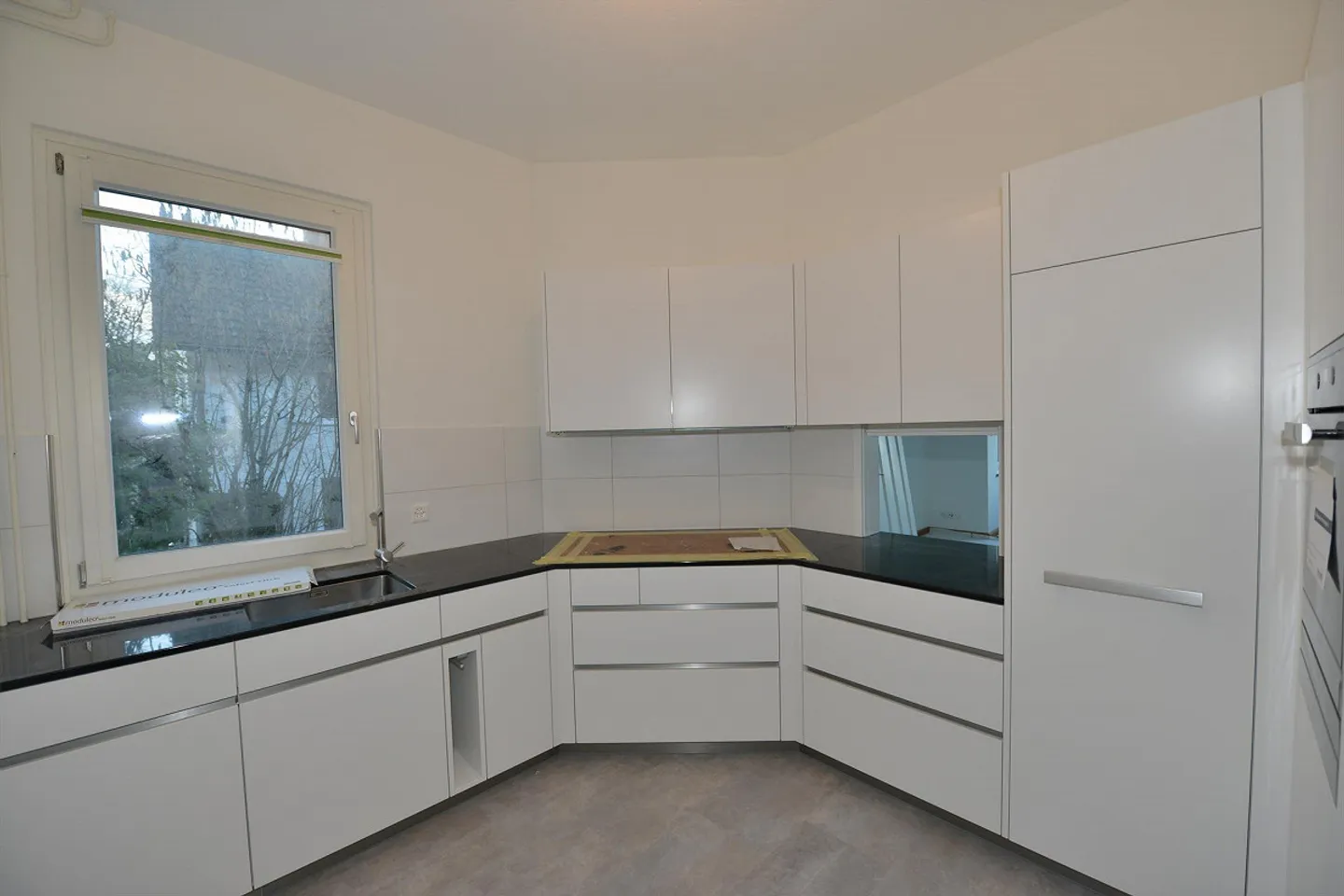 9 Zimmer-Einfamilienhaus mit grossem Umschwung und Seesicht - Foto 3 von 11