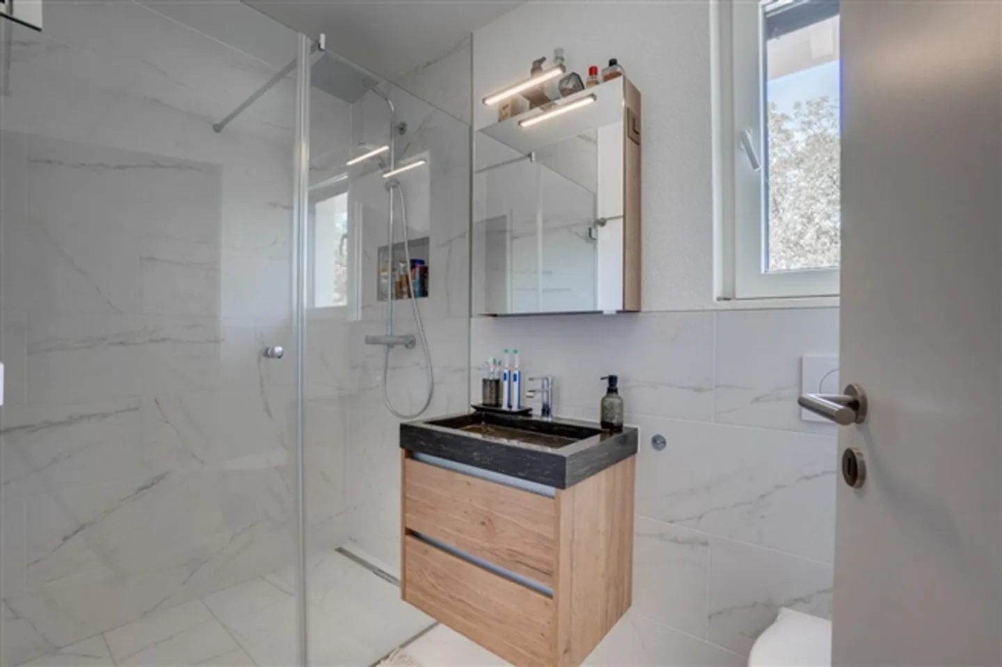 Casa unifamiliare moderna in una posizione adatta alle famiglie - Foto 14 di 20