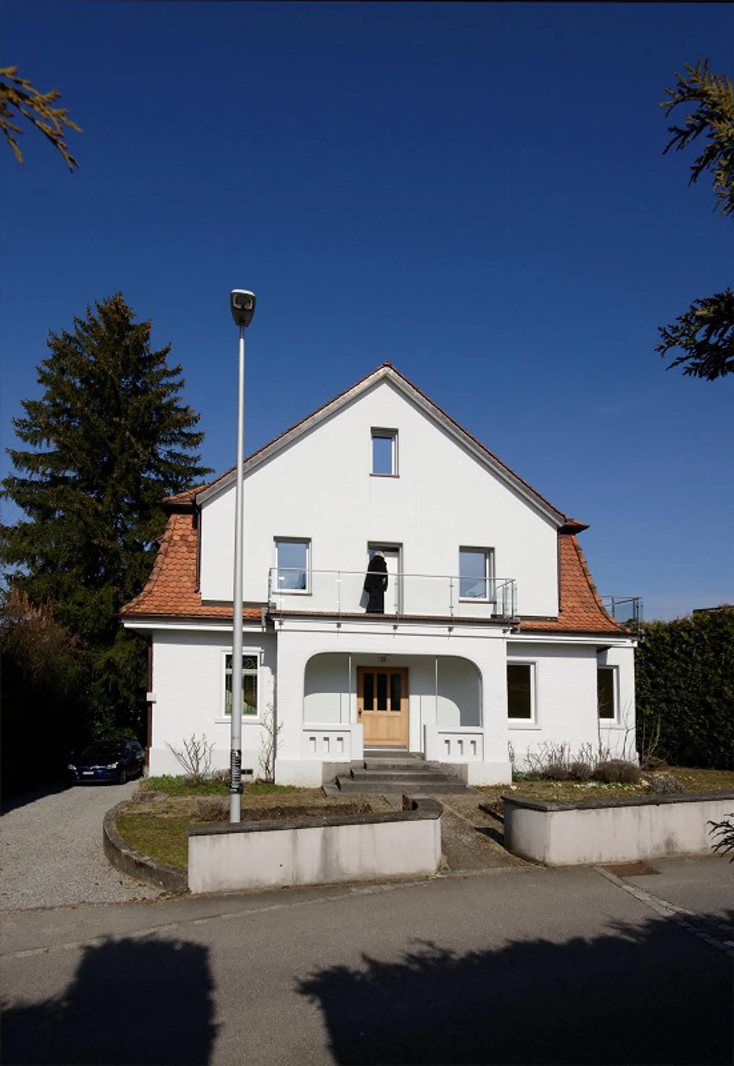 9 Zimmer-Einfamilienhaus mit grossem Umschwung und Seesicht - Foto 1 von 11