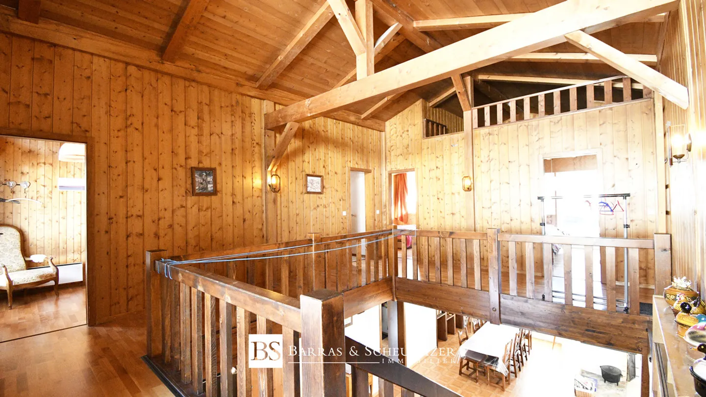 Spacious 6.5-room chalet located on flat land - Photo 3 of 8