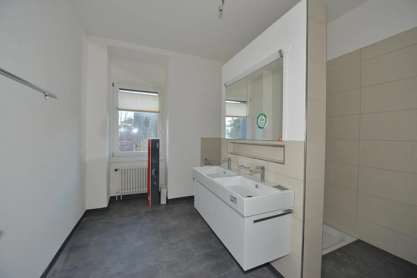 9 Zimmer-Einfamilienhaus mit grossem Umschwung und Seesicht - Foto 8 von 11