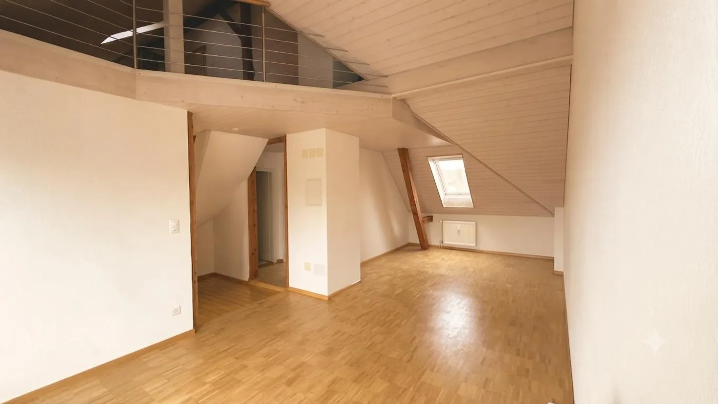 Appartamento attico unico con galleria nel quartiere Breite - Foto 3 di 10