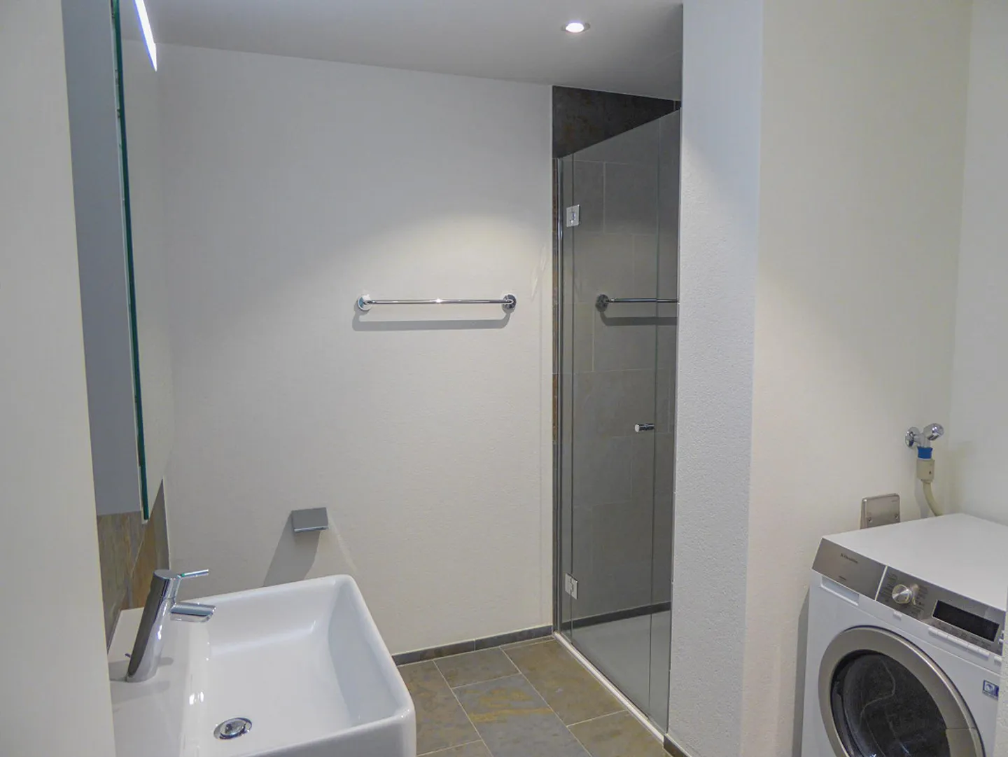 Modern apartment with beautiful vision! - Photo 4 of 7