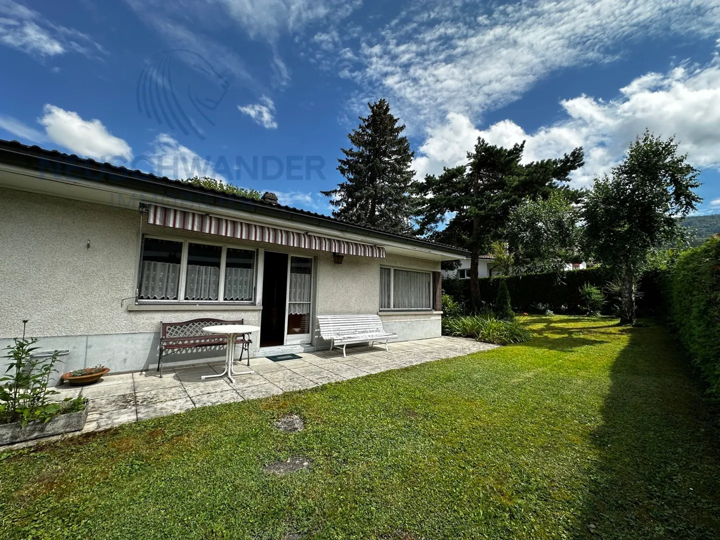 Fort potentiel avec deux garages et emplacement idéal - Photo 2 sur 12