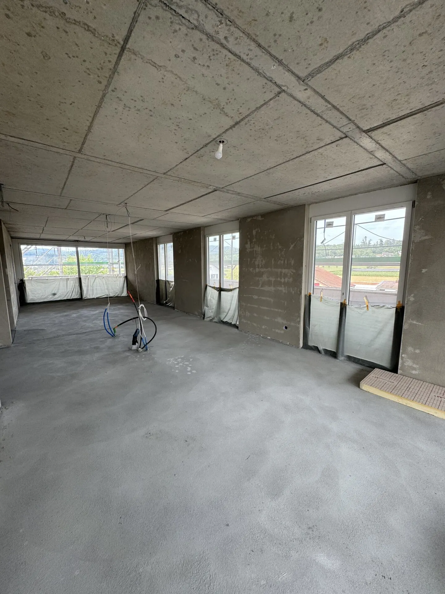 Appartement unique de 3,5 pièces avec terrasse de 70m2 et jardin d'hiver - Photo 3 sur 16