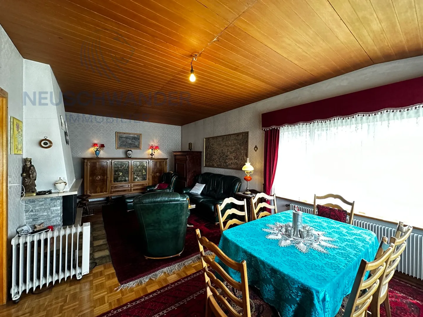 Fort potentiel avec deux garages et emplacement idéal - Photo 3 sur 12