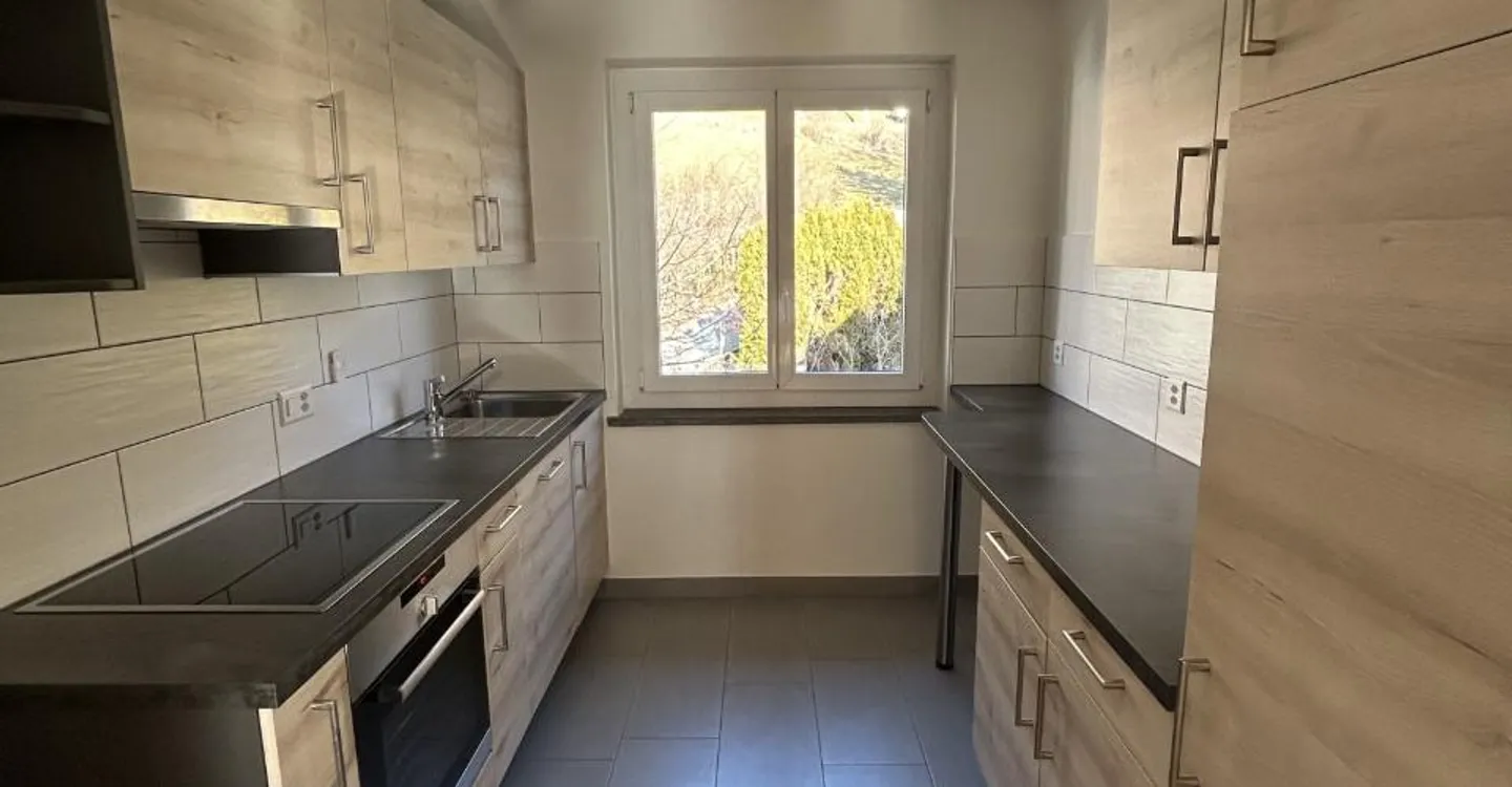 In affitto: appartamento di 3,5 locali con balcone - Crêt-Besson 11, Sonvilier - Foto 2 di 11