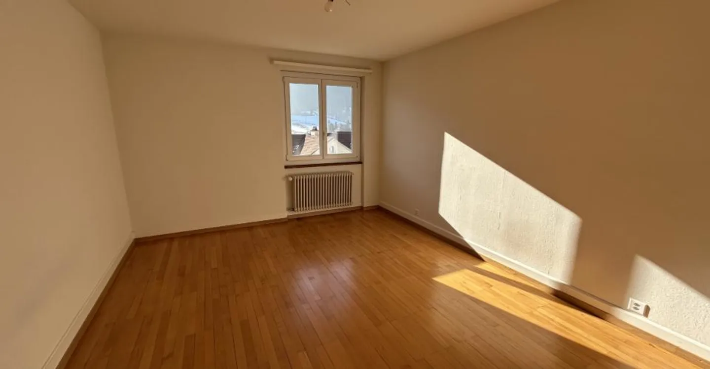 In affitto: appartamento di 3,5 locali con balcone - Crêt-Besson 11, Sonvilier - Foto 3 di 11
