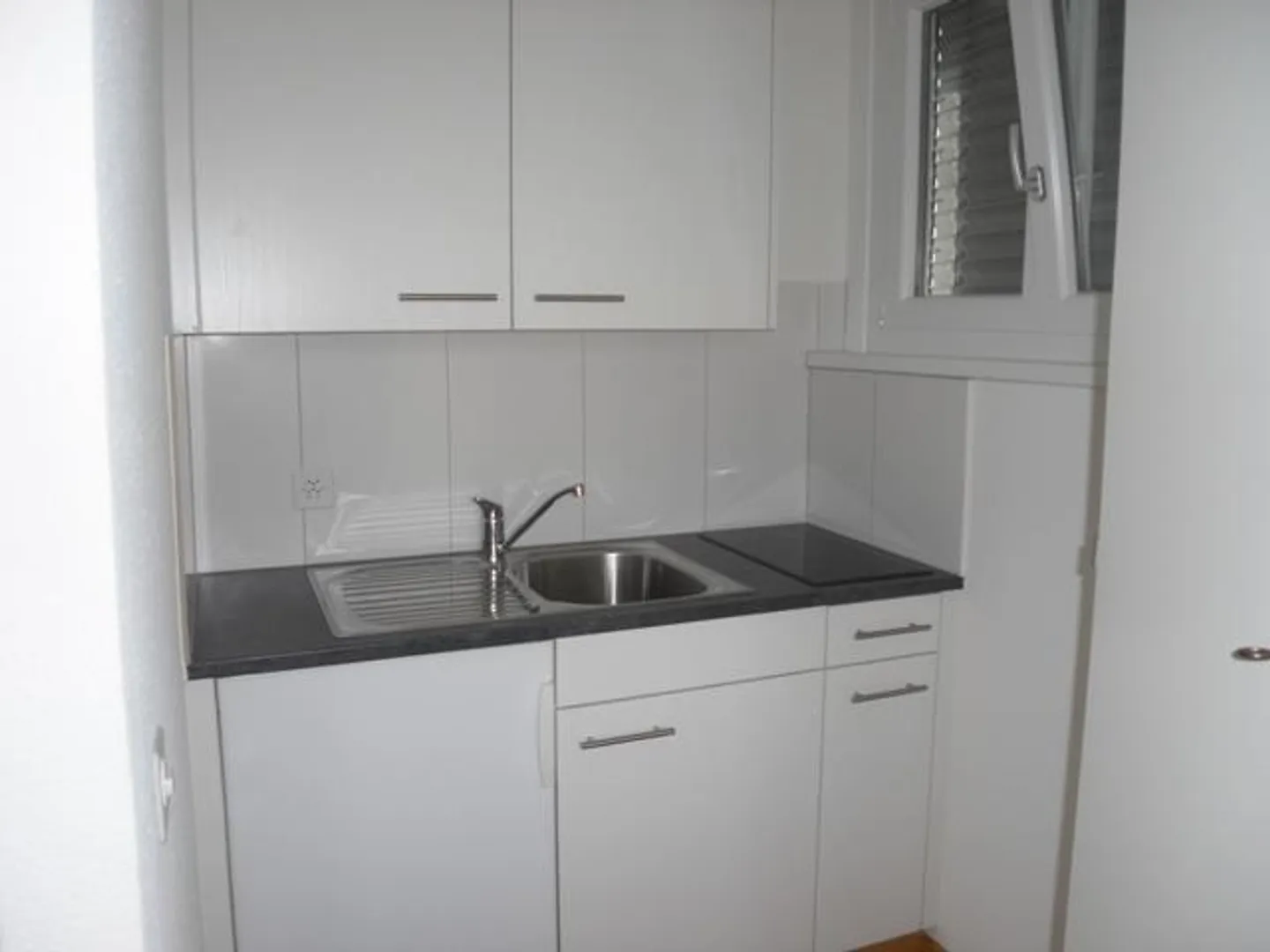 Vivre dans un emplacement central à Steinhausen idéal pour les célibataires - Photo 3 sur 5