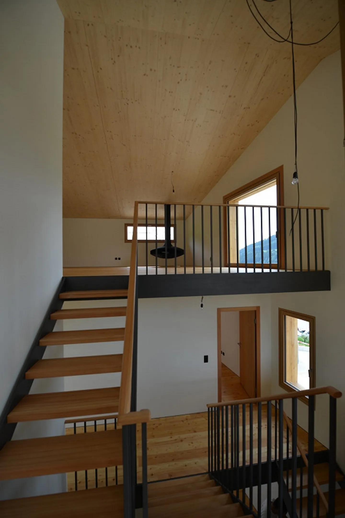 Beautiful living with a view! - Photo 10 of 21