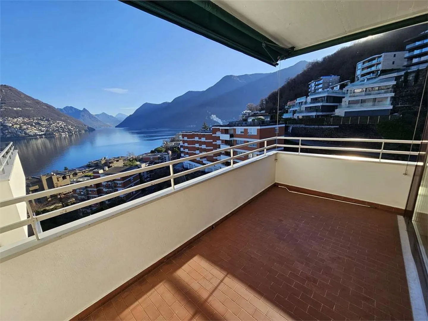Lugano Paradiso, 2.5 rental with lake view - Photo 1 of 12