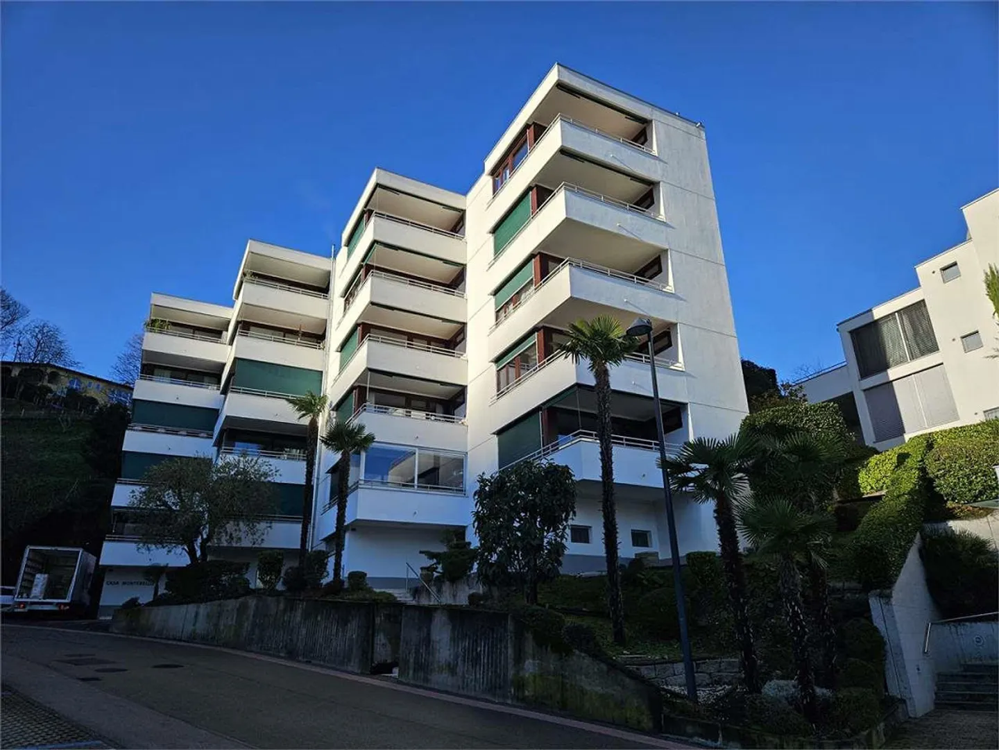 Lugano Paradiso, 2.5 rental with lake view - Photo 2 of 12