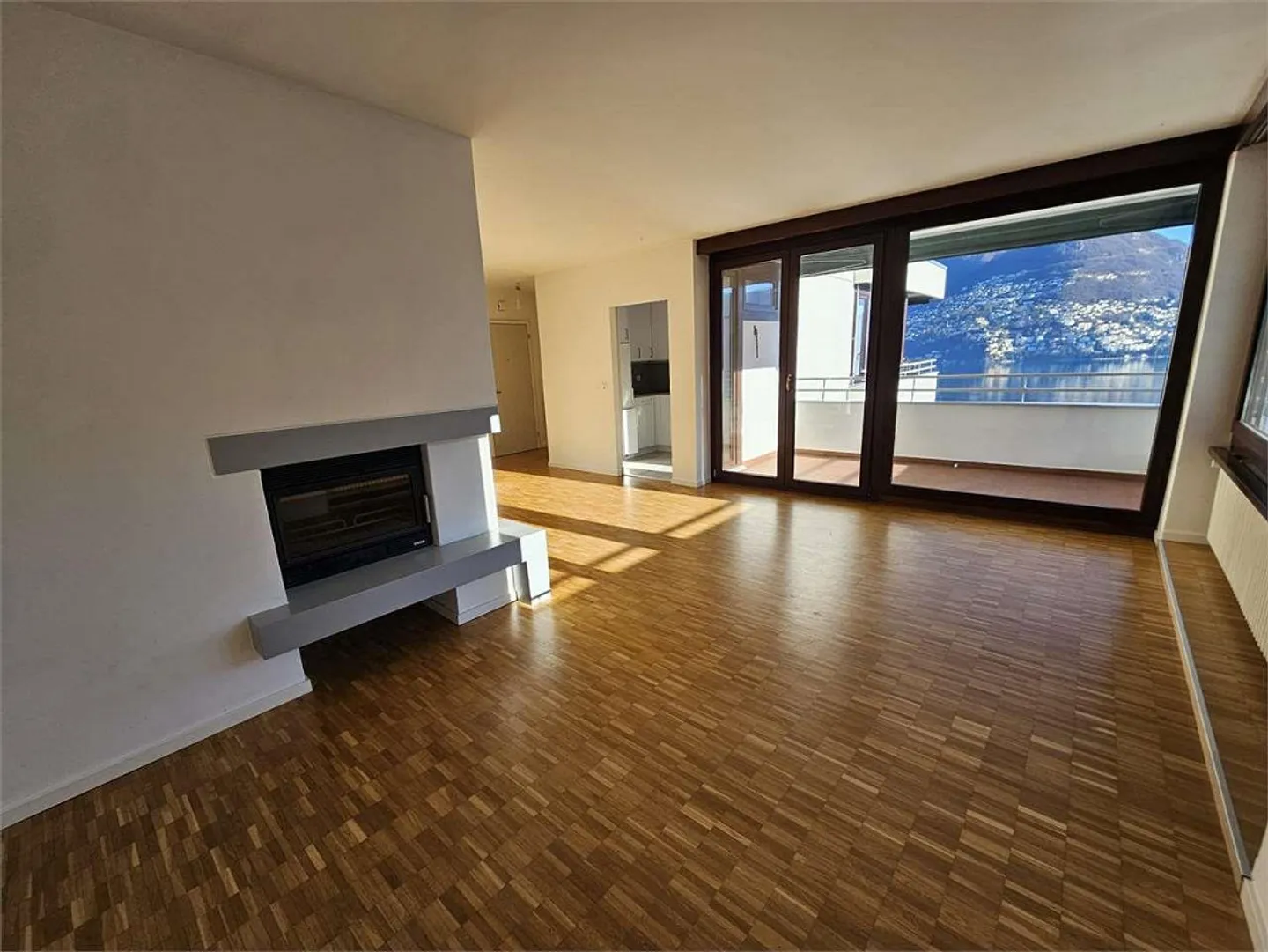 Lugano Paradiso, 2.5 rental with lake view - Photo 3 of 12