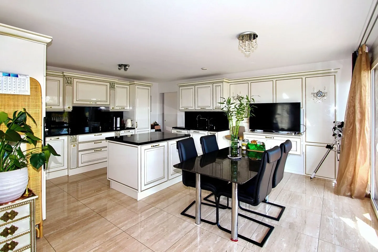 Appartement spacieux au bord du lac - Photo 2 sur 9