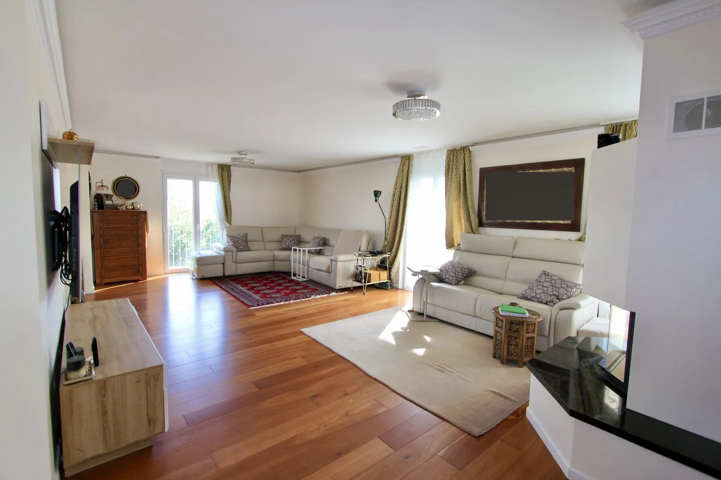 Appartement spacieux au bord du lac - Photo 3 sur 9