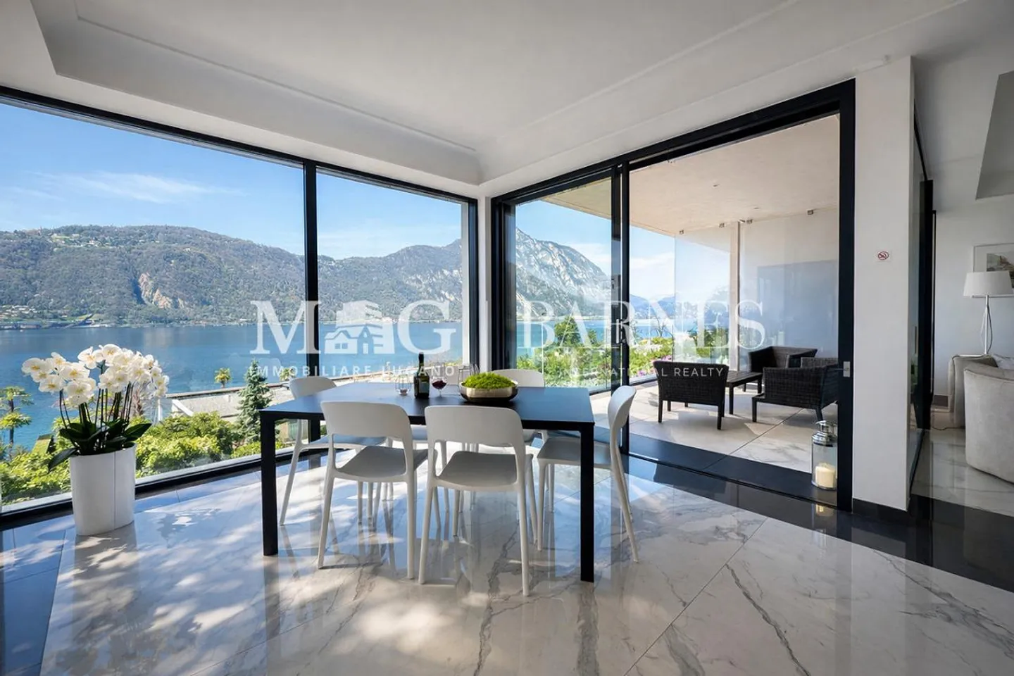 Appartamento di Lusso con Vista Lago - Foto 1 di 15