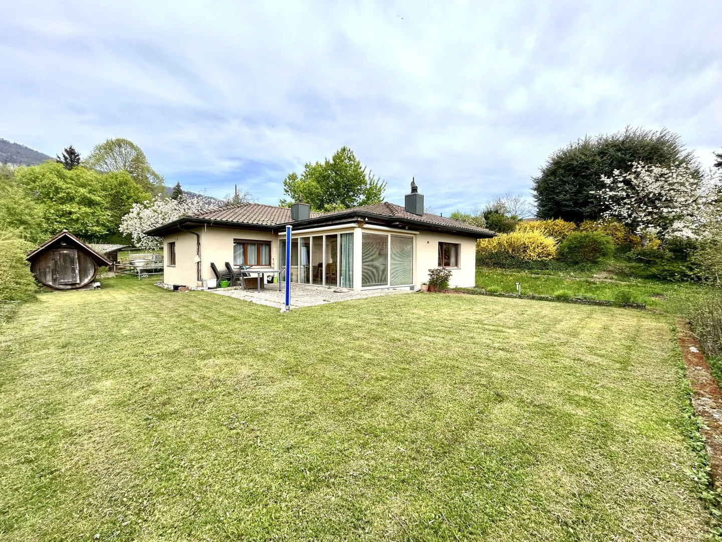 Maison individuelle bien entretenue avec jardin d'hiver à Niederwil - Photo 2 sur 16