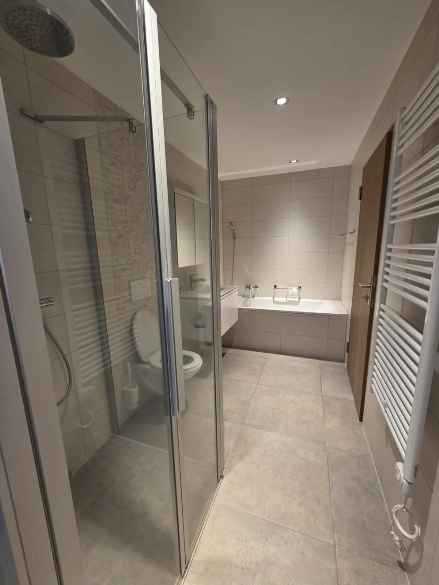 Modernes Apartment von 98 m2, 4 Zimmer im 1. Stock ohne Aufzug - Foto 2 von 12