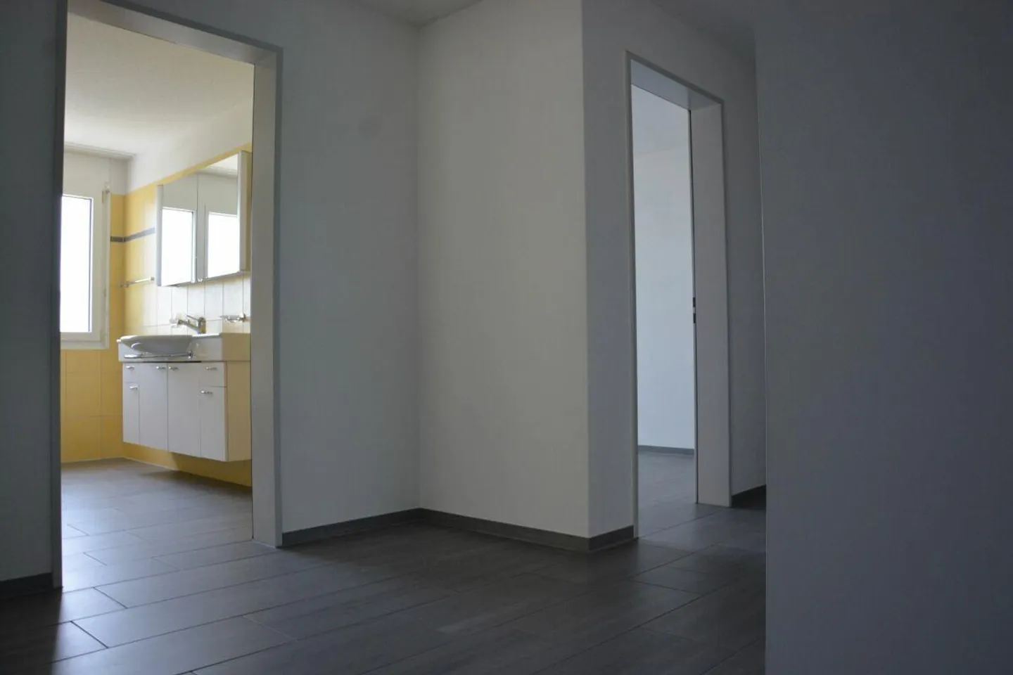 Appartement moderne de 4,5 pièces dans un emplacement central - Photo 7 sur 12