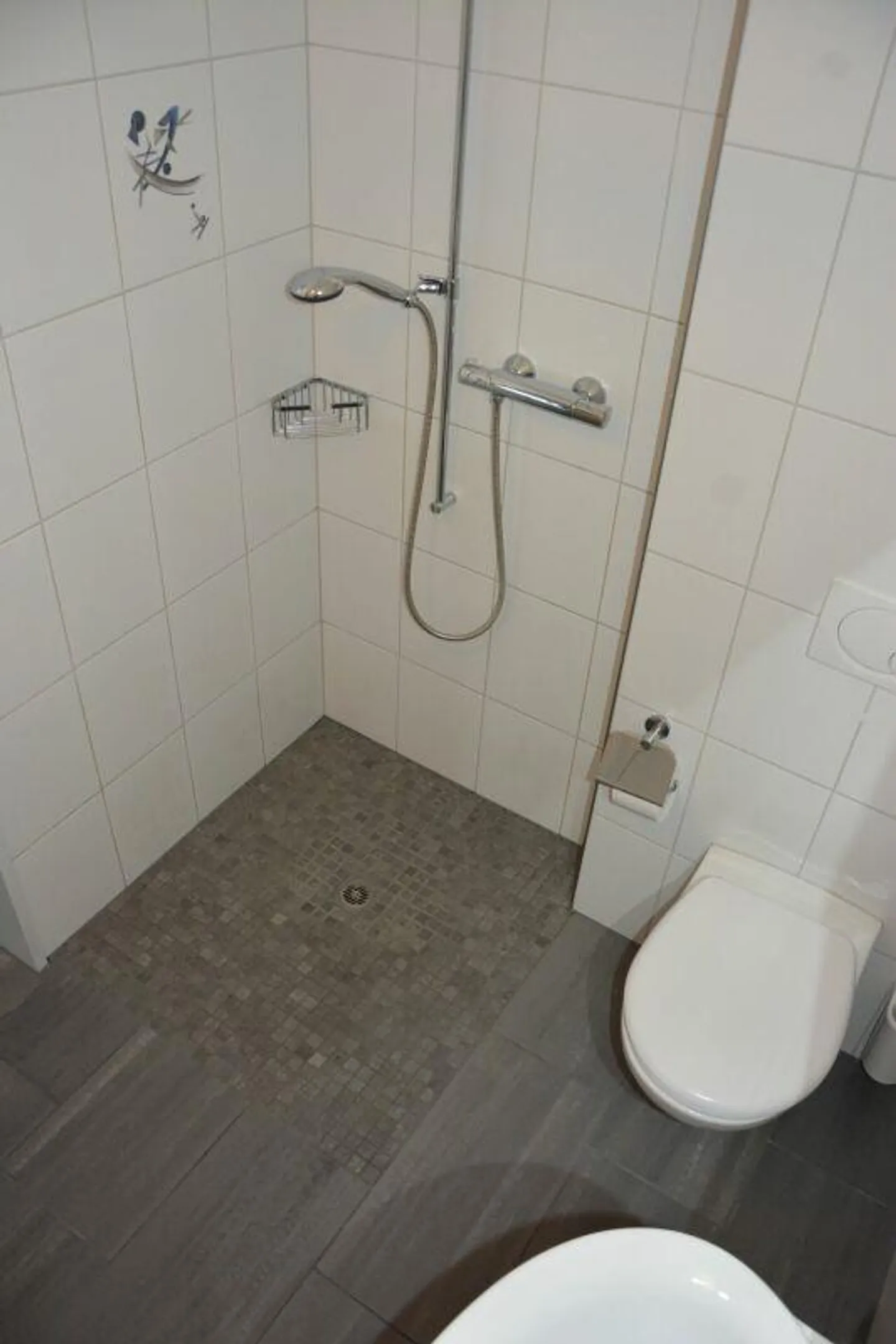 Appartement moderne de 4,5 pièces dans un emplacement central - Photo 10 sur 12