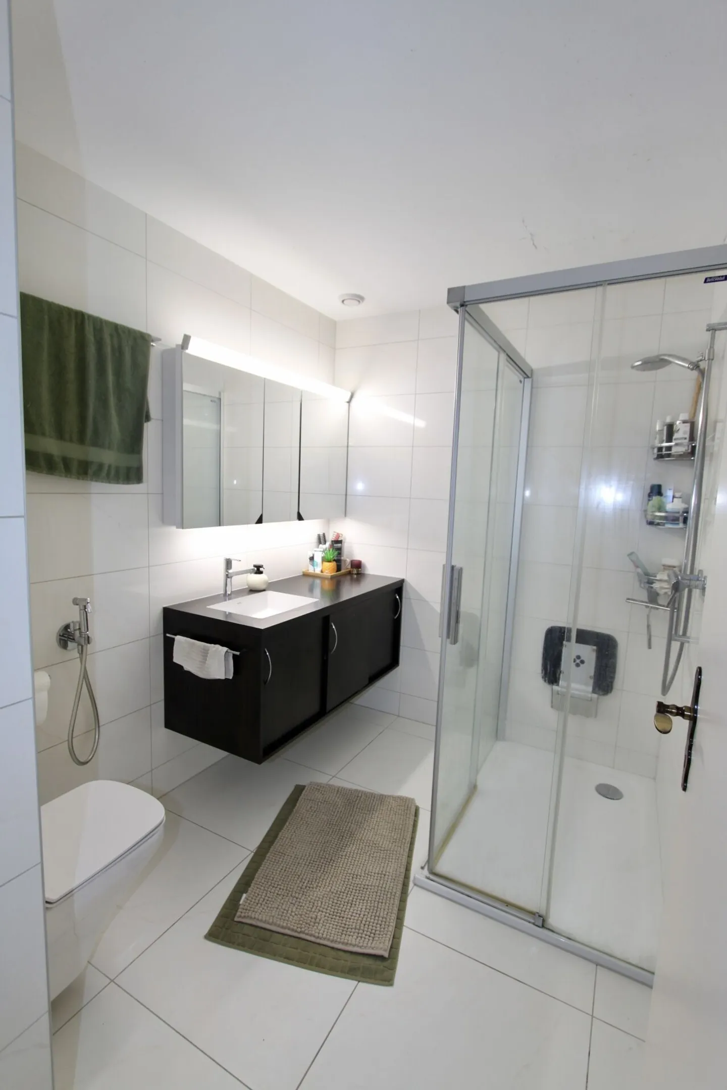 Appartement spacieux au bord du lac - Photo 8 sur 9