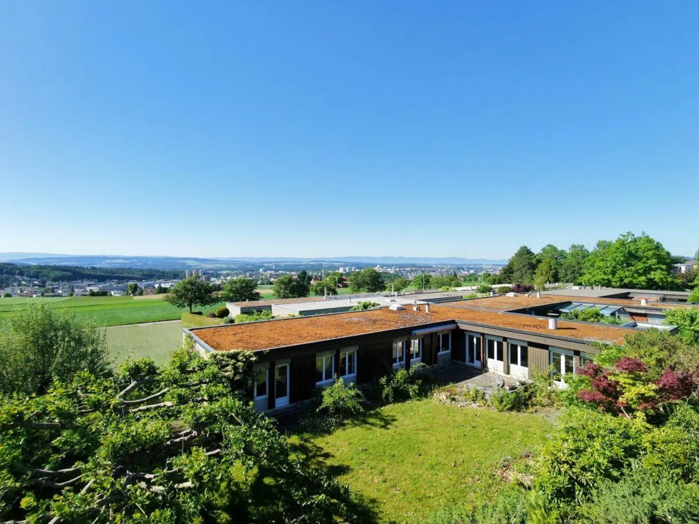 6.5-Zimmer-Einfamilienhaus im Bungalowstil mit grossem Garten und E... - Photo 1 of 22