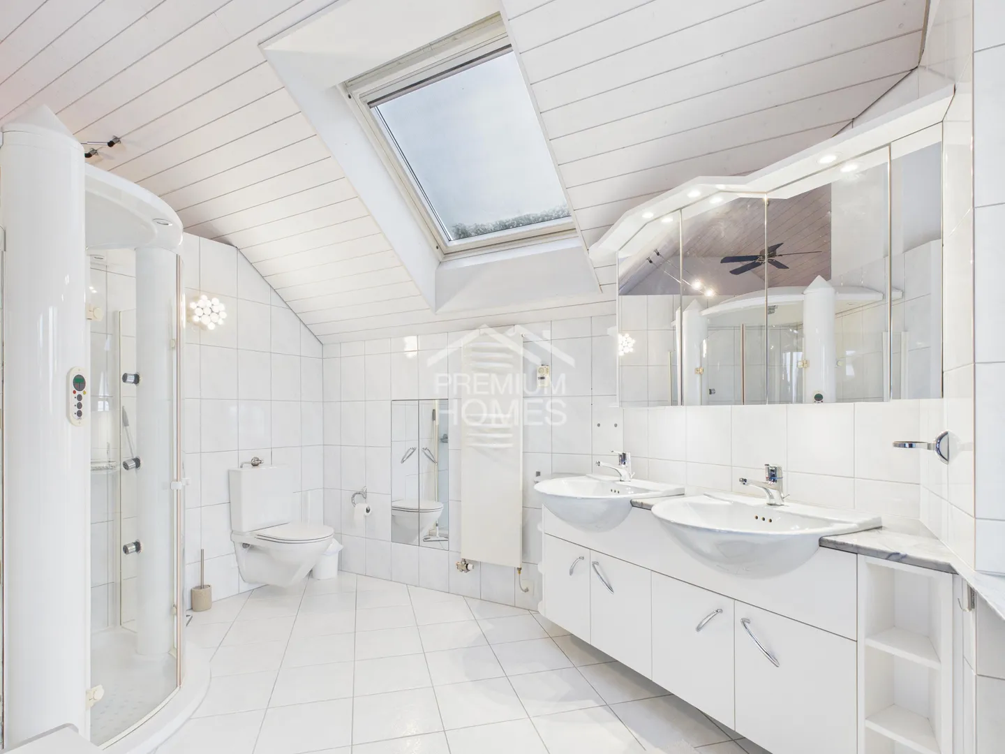 Charming Family Duplex Home - Photo 5 of 8