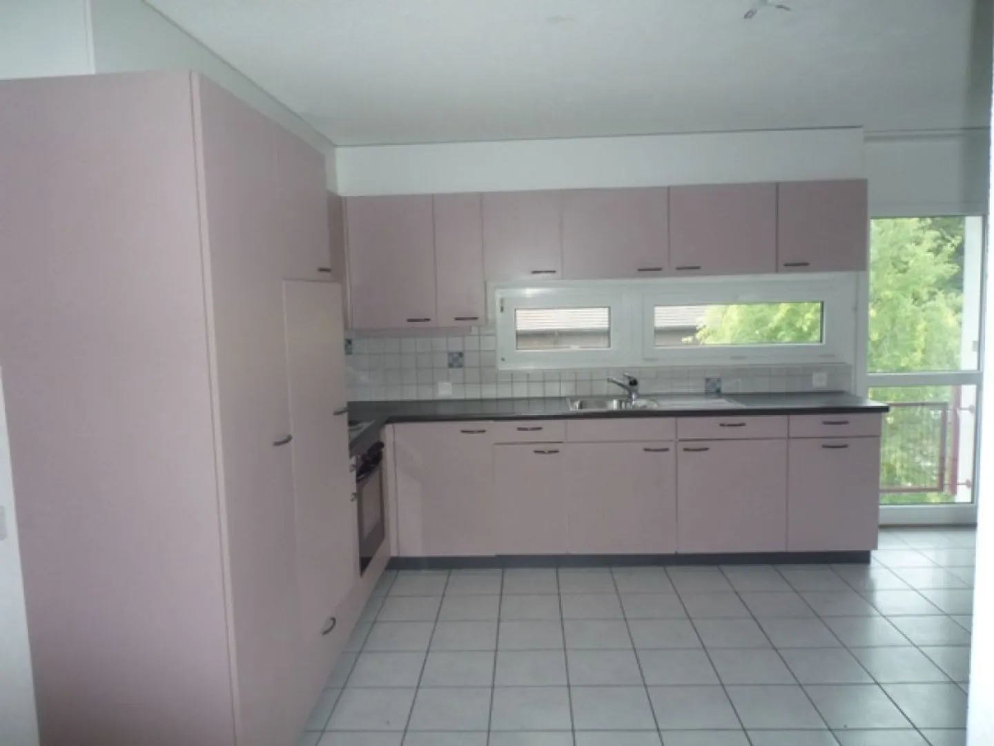 Joli appartement de 4 pièces! - Photo 3 sur 12