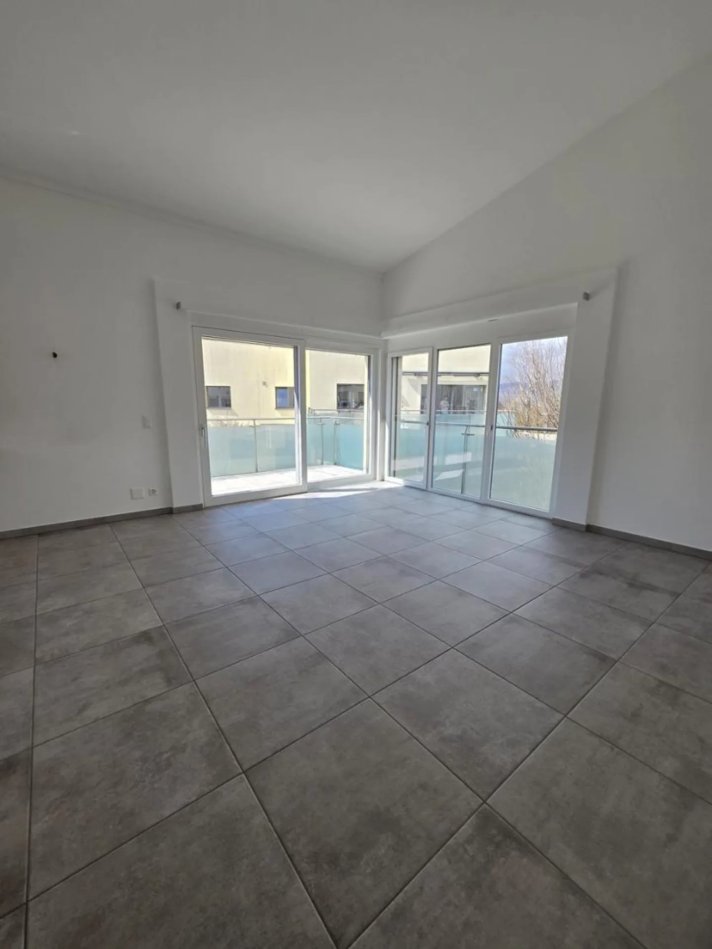 Modernes Apartment von 98 m2, 4 Zimmer im 1. Stock ohne Aufzug - Foto 8 von 12