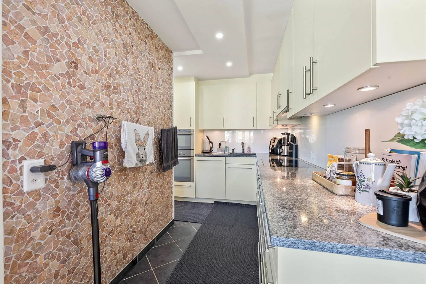 ILLNAU : APPARTEMENT 4.5 CHAMBRES AVEC JARDIN D'HIVER & GARAGE - Photo 4 sur 5