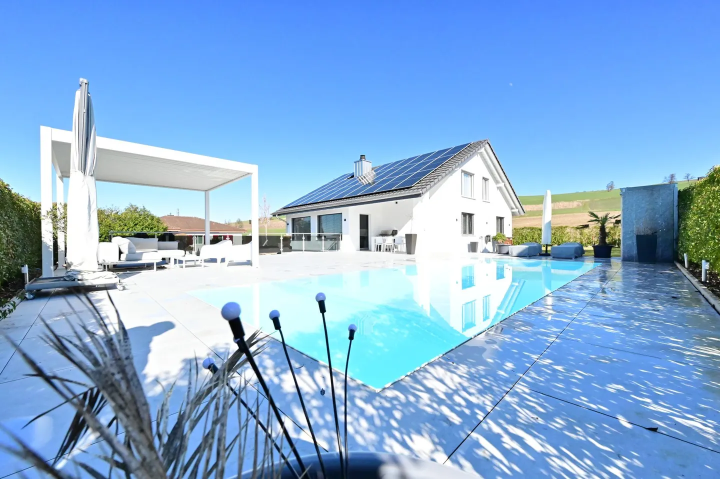 Maison individuelle exclusive de 6,5 pièces - Photo 1 sur 15