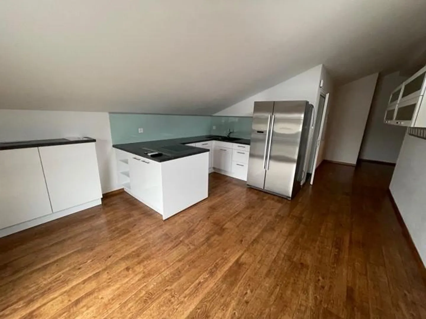 Appartamento attico 3.5 camere con terrazza, jacuzzi e stazione di ricarica elettrica - Foto 1 di 13