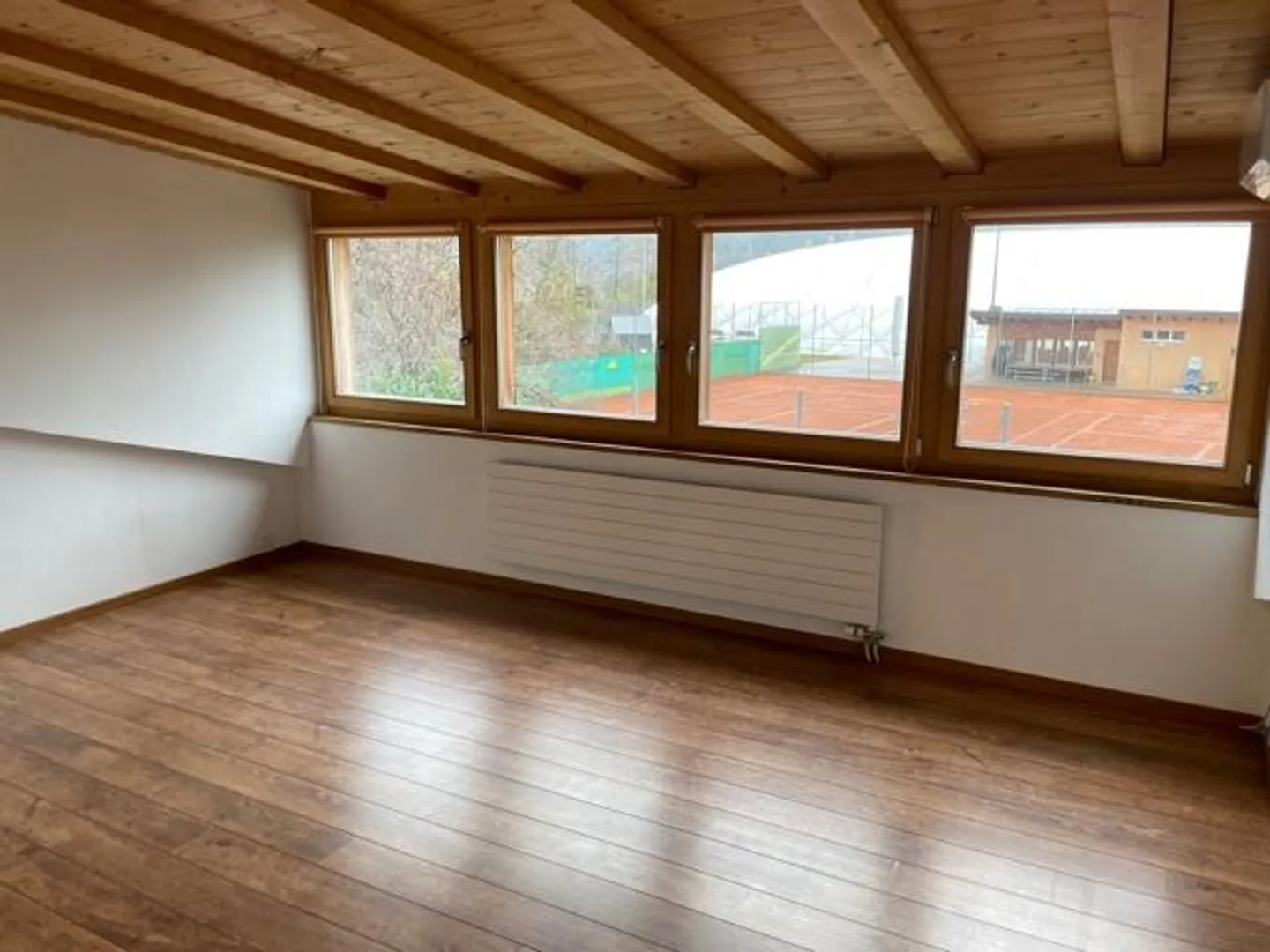Appartamento attico 3.5 camere con terrazza, jacuzzi e stazione di ricarica elettrica - Foto 5 di 13