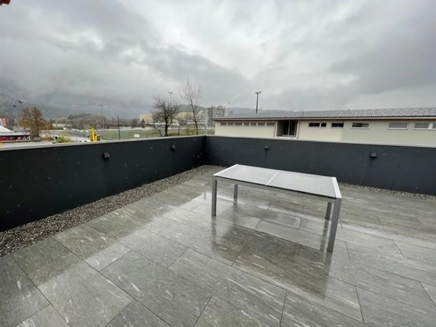 Appartamento attico 3.5 camere con terrazza, jacuzzi e stazione di ricarica elettrica - Foto 7 di 13