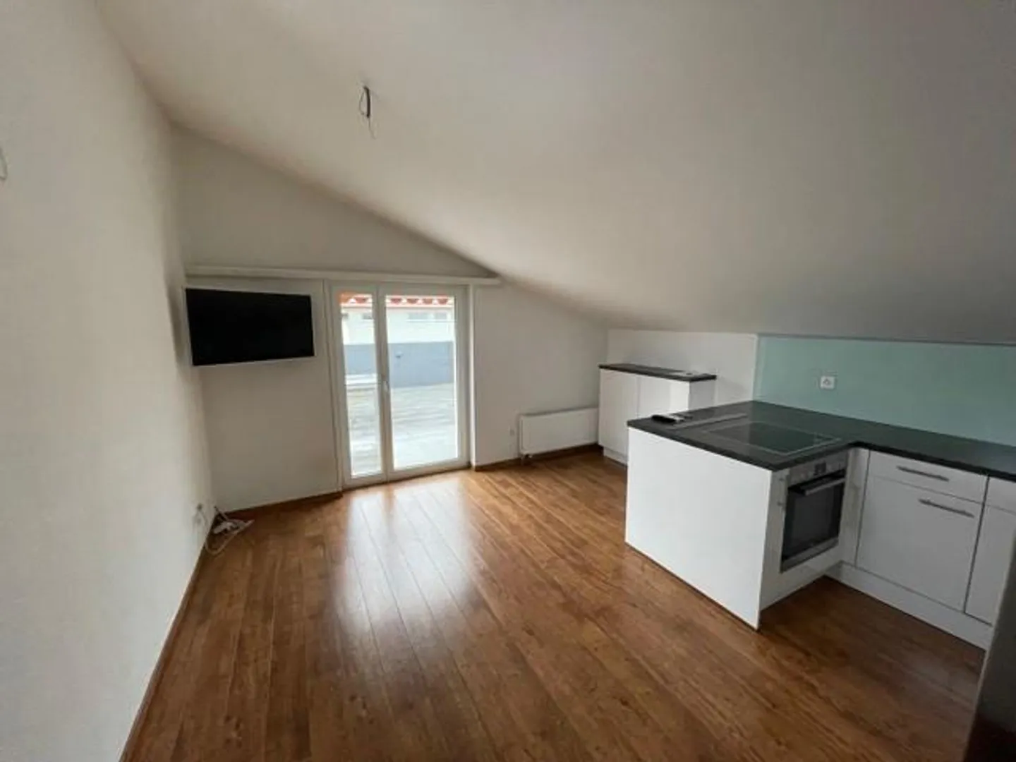 Appartamento attico 3.5 camere con terrazza, jacuzzi e stazione di ricarica elettrica - Foto 8 di 13