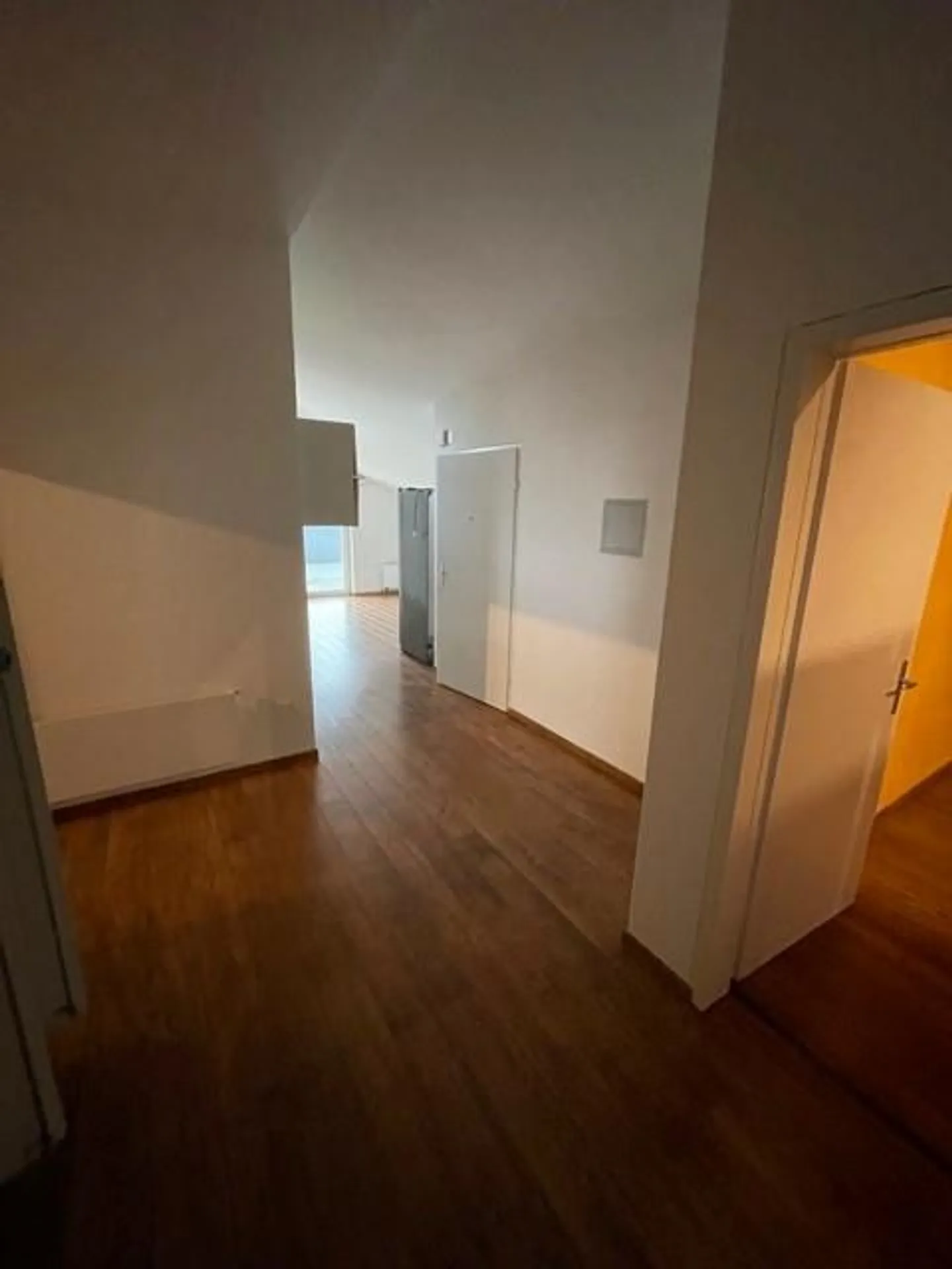Appartamento attico 3.5 camere con terrazza, jacuzzi e stazione di ricarica elettrica - Foto 13 di 13