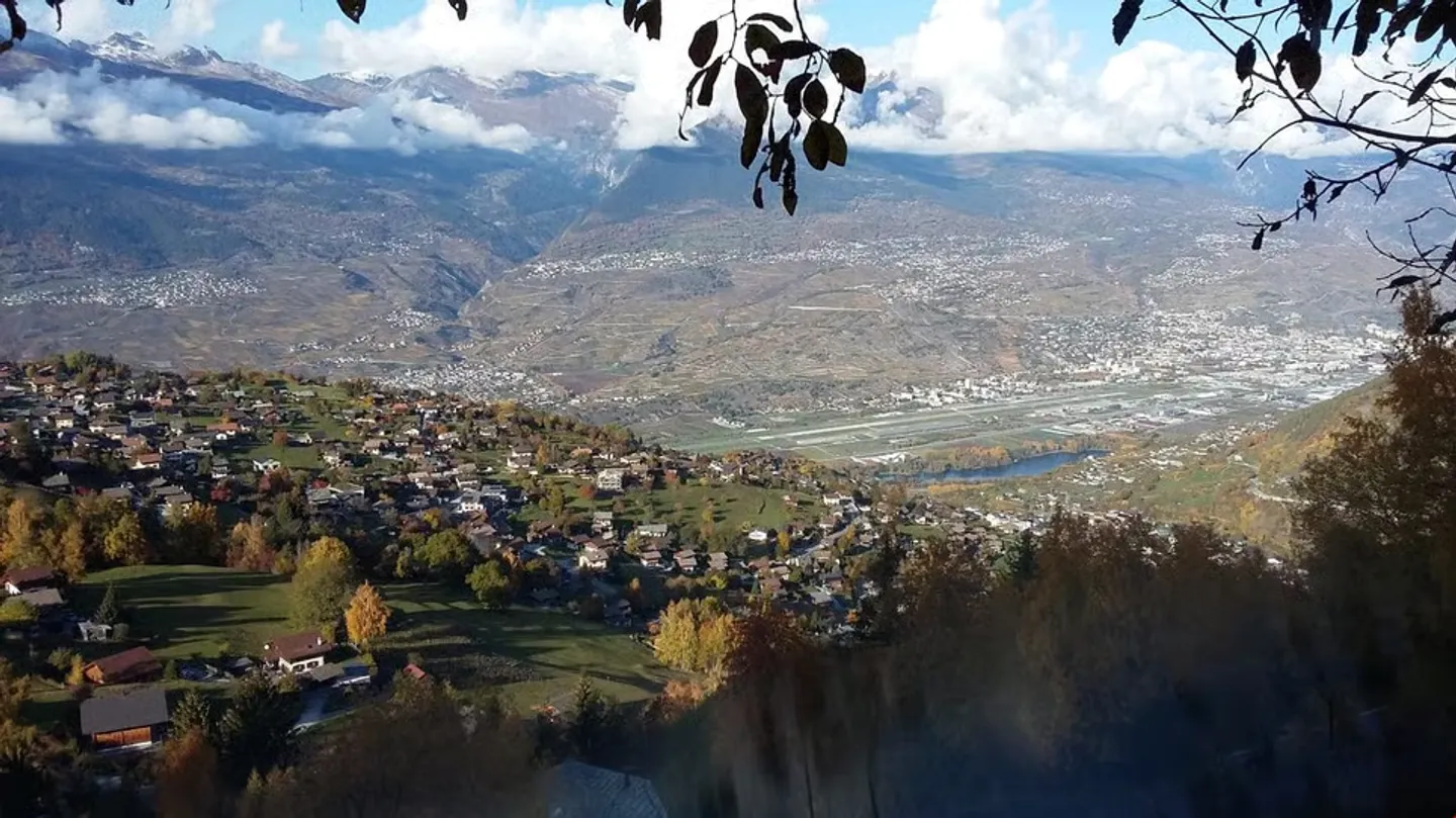 Two building plots, free of mandate with access to the Bisse - Photo 3 of 12
