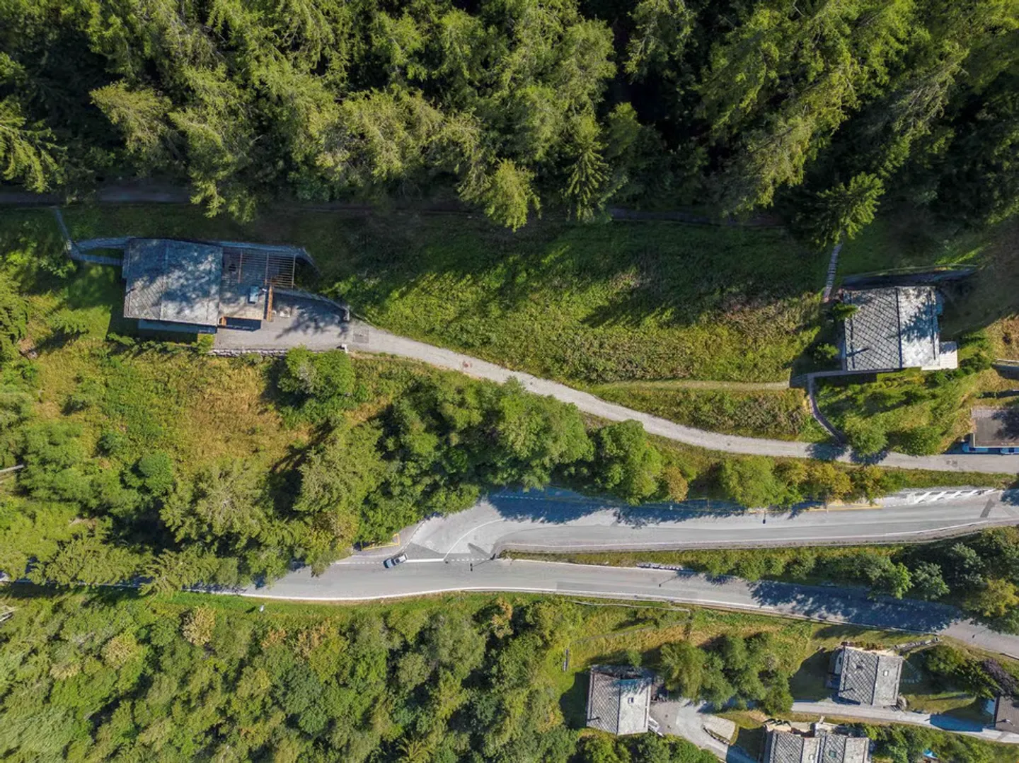 Two building plots, free of mandate with access to the Bisse - Photo 5 of 12