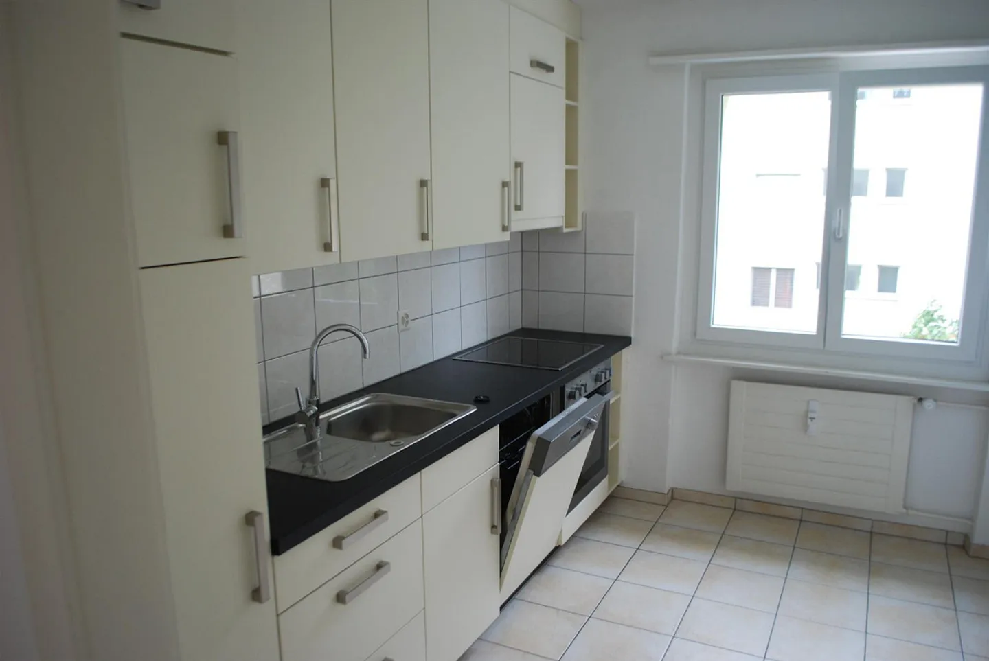 Moderne Wohnung mit grossem Balkon - Foto 3 von 7