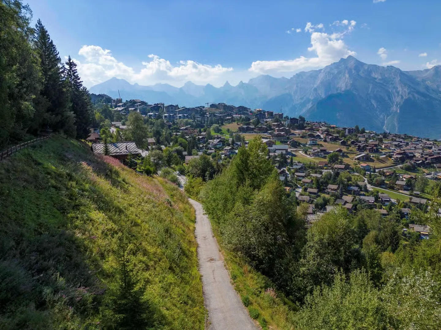 Two building plots, free of mandate with access to the Bisse - Photo 10 of 12