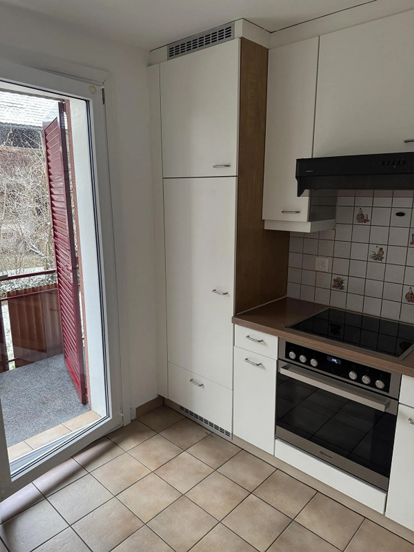 appartement pratique de 3 pièces au rez-de-chaussée - Photo 3 sur 9