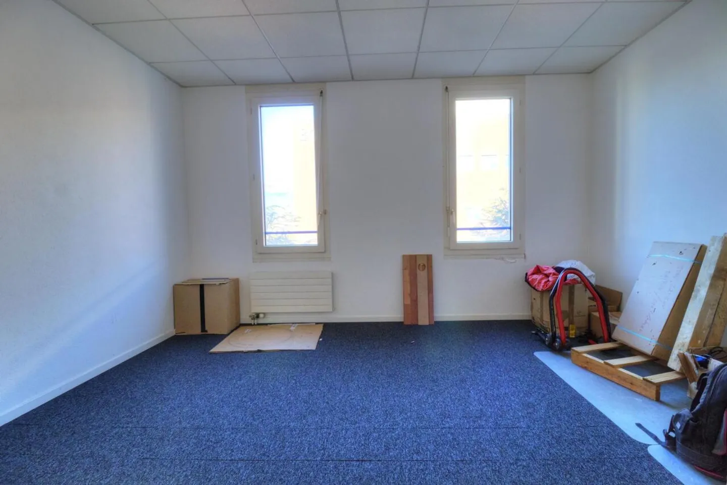 Office space for rent - Photo 1 of 6