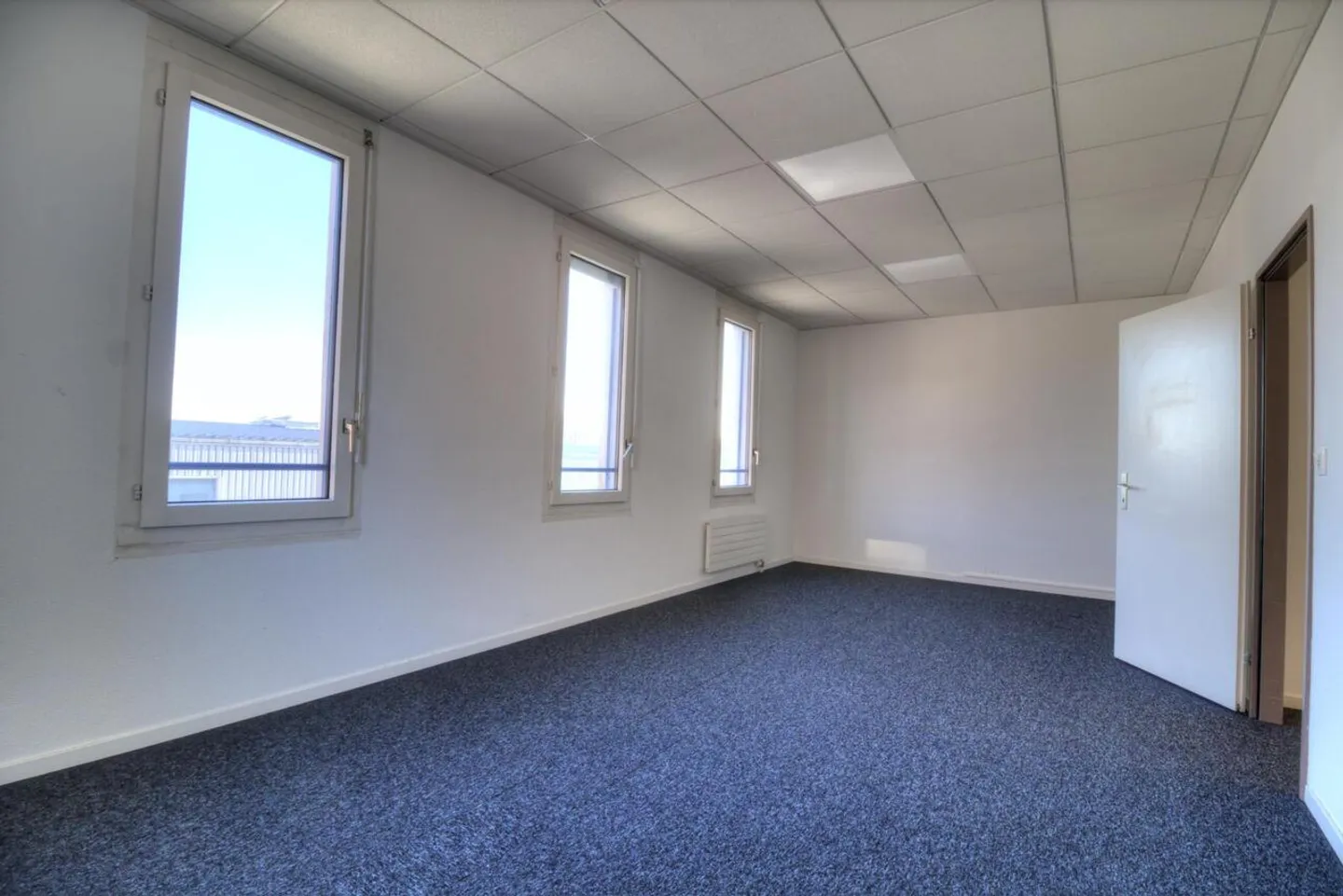Office space for rent - Photo 3 of 6