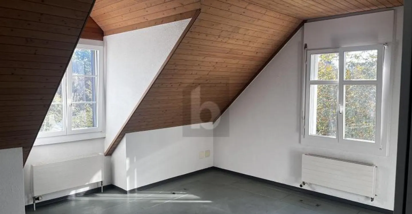 Flexible and in a prime traffic location - Photo 2 of 5