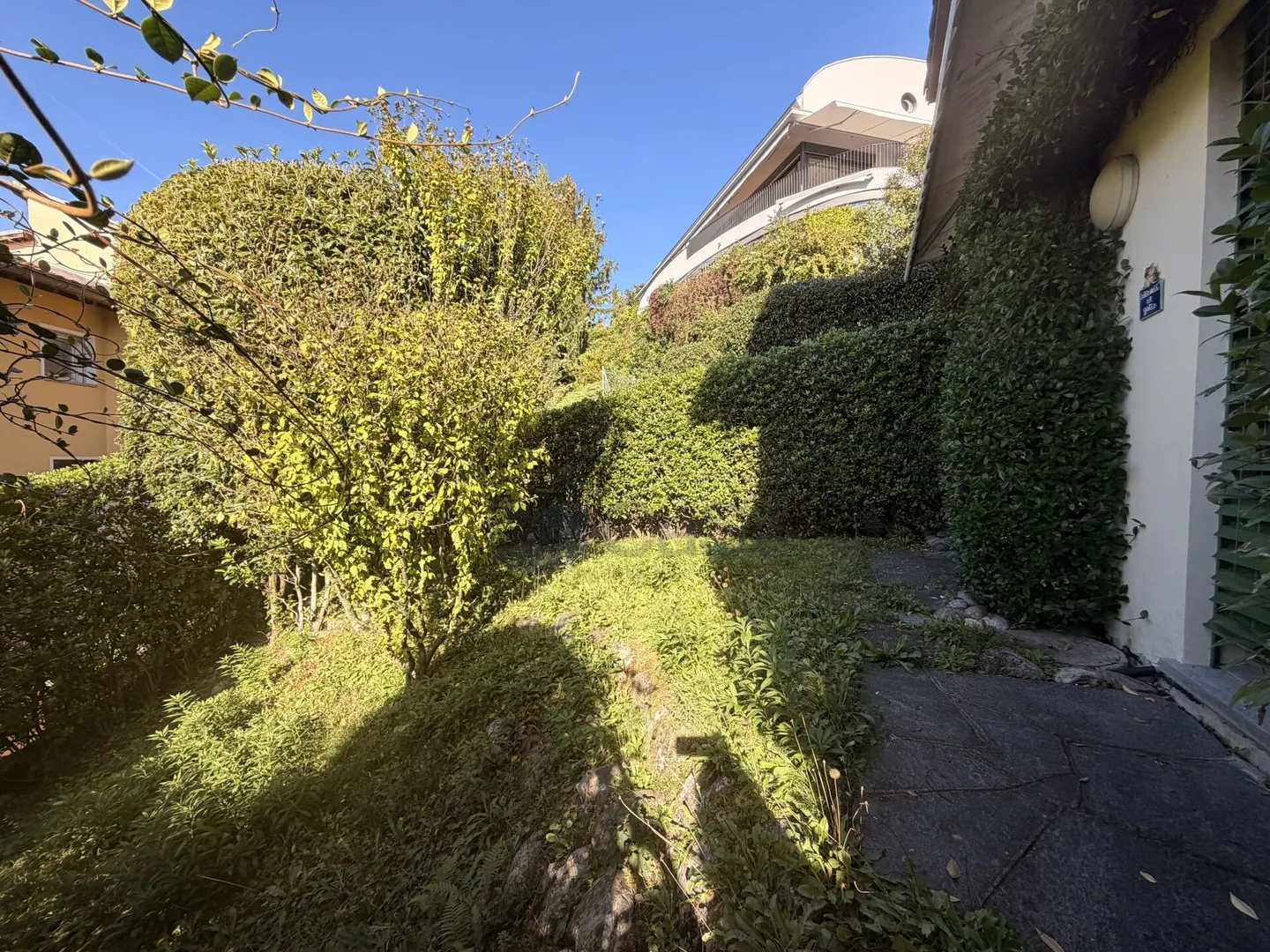 CaSe Real Estate | 130 M² | 3 BEDROOMS | LARGE TERRACE WITH LAKE VIEW | GARDEN | 2 PARKING SPACES - Photo 1 of 3