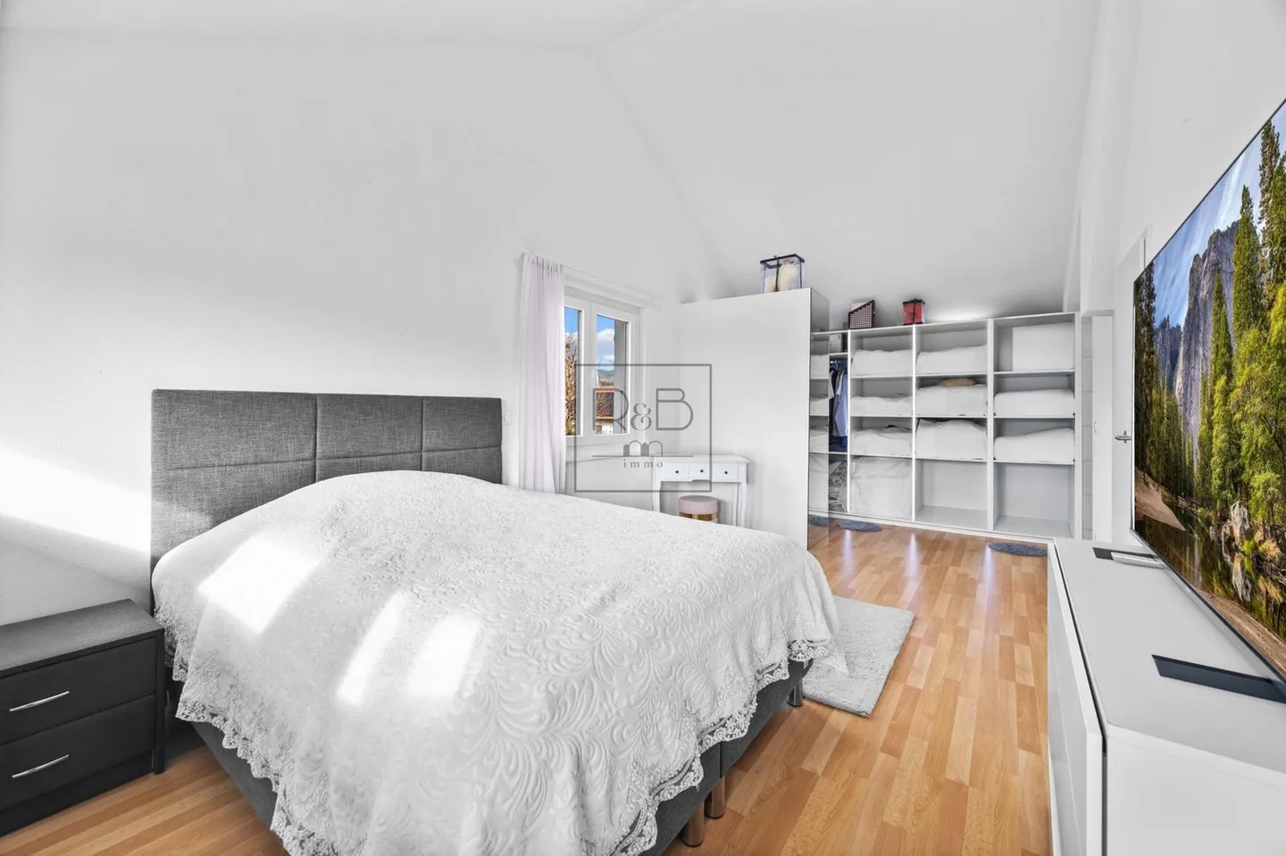 Prächtiges Haus mit zwei Wohnungen - Foto 7 von 13