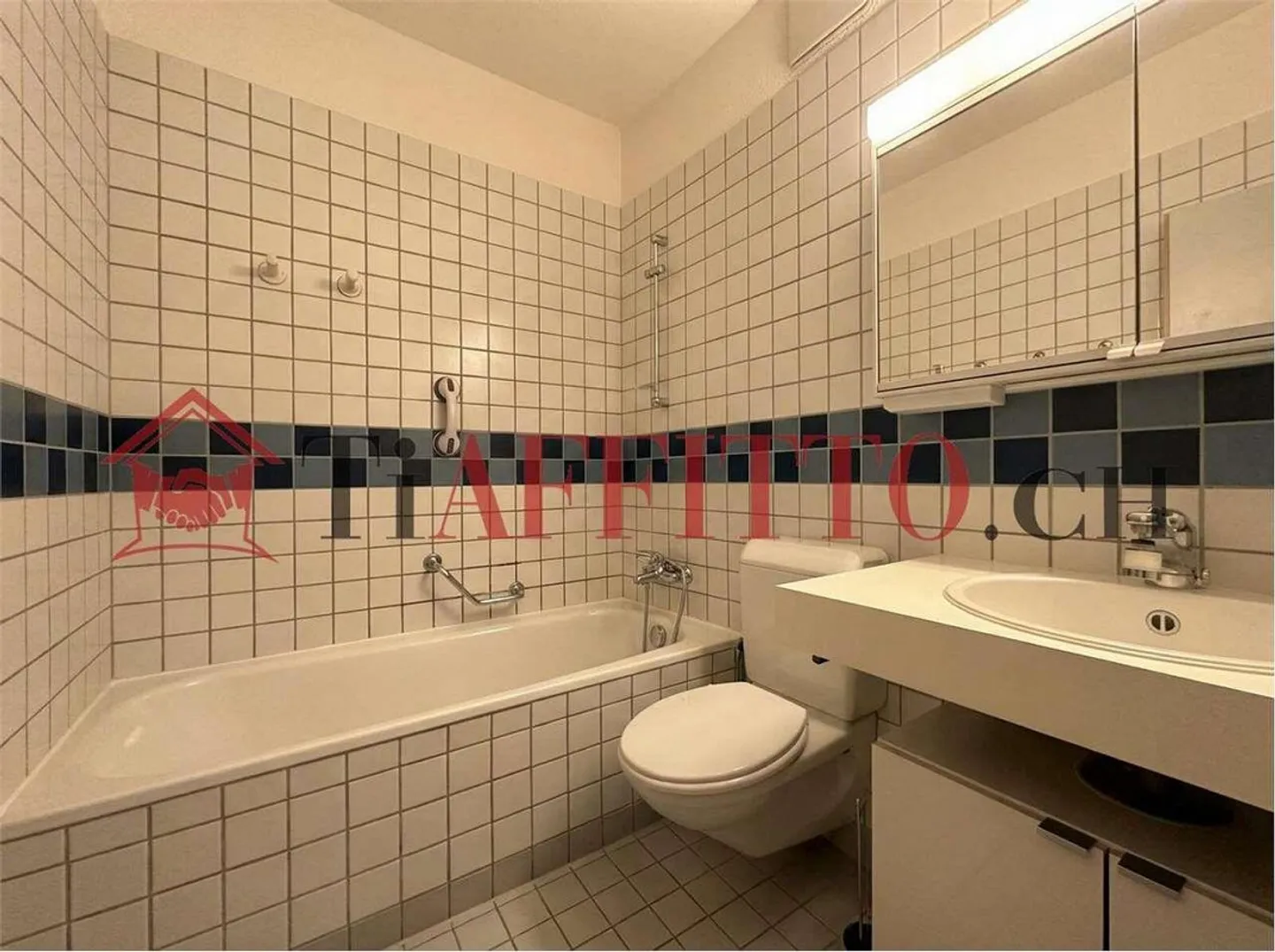 APPARTEMENT LUMINEUX 2.5 PIÈCES AVEC BALCON À VIGANELLO - Photo 4 sur 6