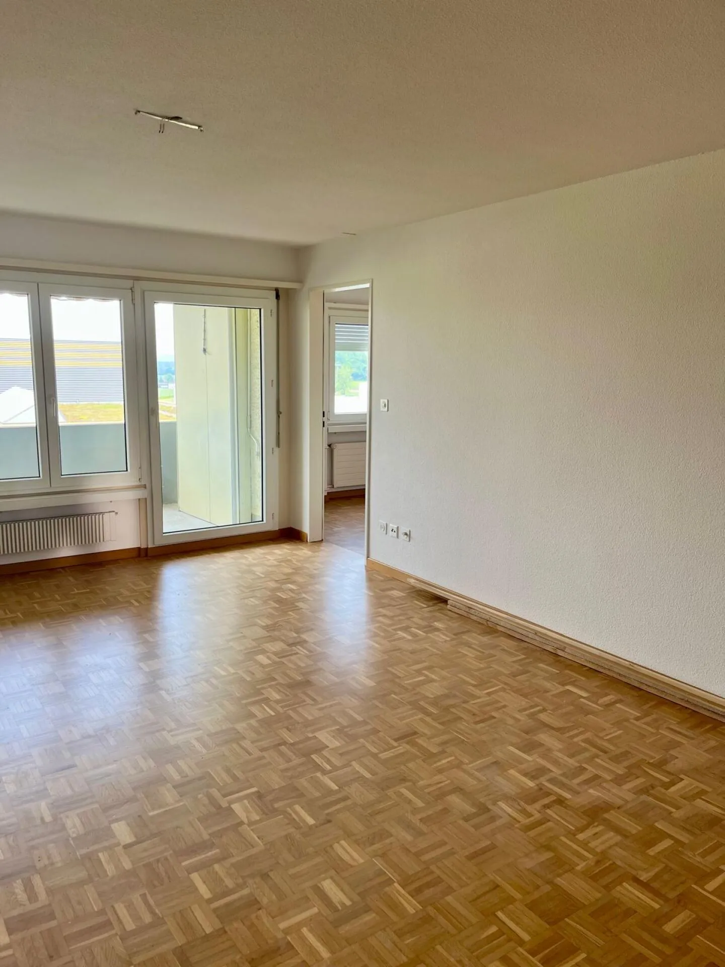 Freshly renovated 4.5-room apartment in a quiet location of Bronschhofen - Photo 6 of 11